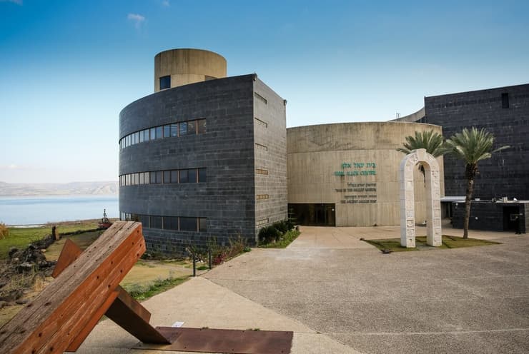 מוזיאון בית יגאל אלון