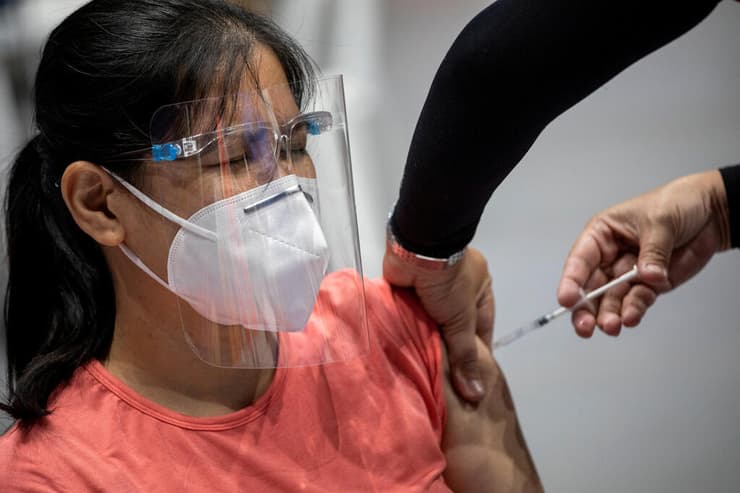 מבצע חיסונים בפיליפינים