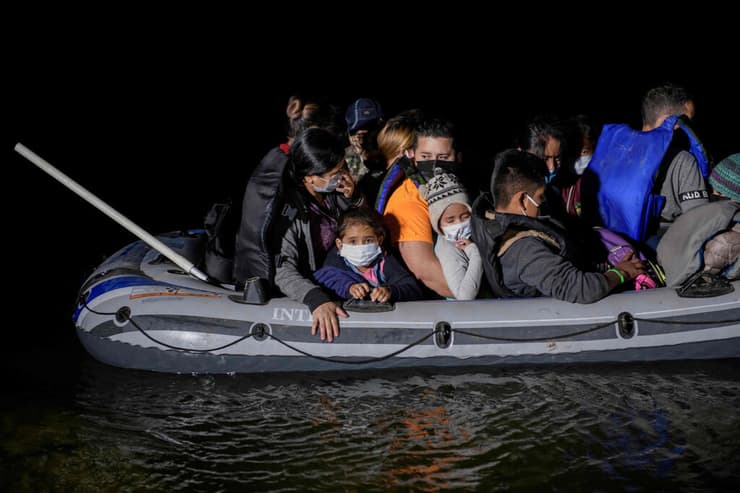 מהגרים הגירה לא חוקית נהר ריו גראנדה גבול מקסיקו ארה"ב באזור טקסס
