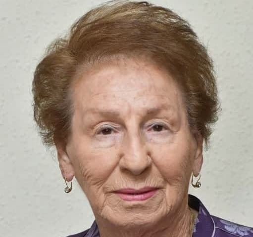 שרה פישמן ניצולת שואה שמדליקה משואה בטקס הממלכתי ליום השואה והגבורה