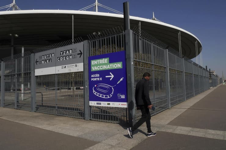 צרפת אצטדיון סטאד דה פראנס ב פריז הפך למרכז חיסונים