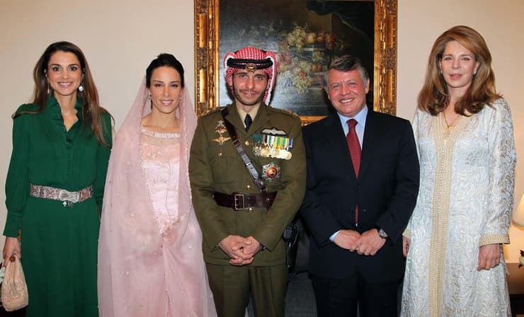 ירדן נסיך חמזה יורש העצר לשעבר ב חתונה עם רעייתו ועם המלך עבדאללה המלכה רניה אמו המלכה נור