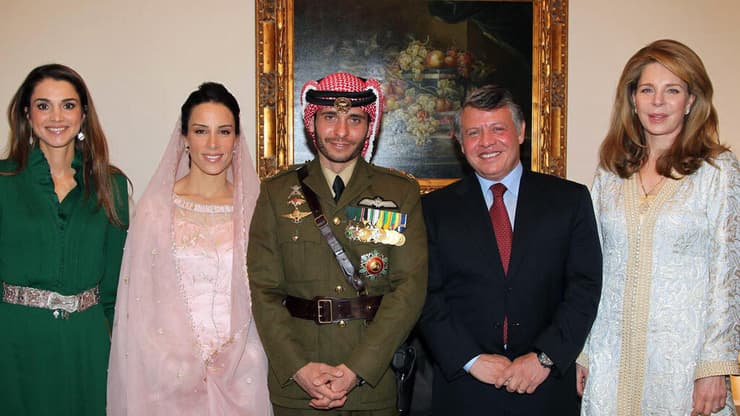 ירדן נסיך חמזה יורש העצר לשעבר ב חתונה עם רעייתו ועם המלך עבדאללה המלכה רניה אמו המלכה נור
