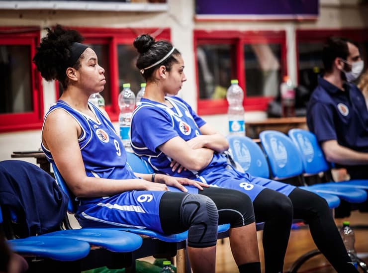 לב והארדן מאוכזבות על הספסל