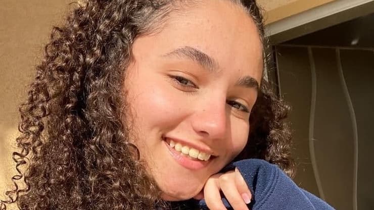 עפרי בוטבול עפרי בוטבול, תלמידת יב מאופקים שהצילה קשיש שנקלע לאפיסת כוחות ונפל בביתו תשיא משואה בערב יום העצמאות