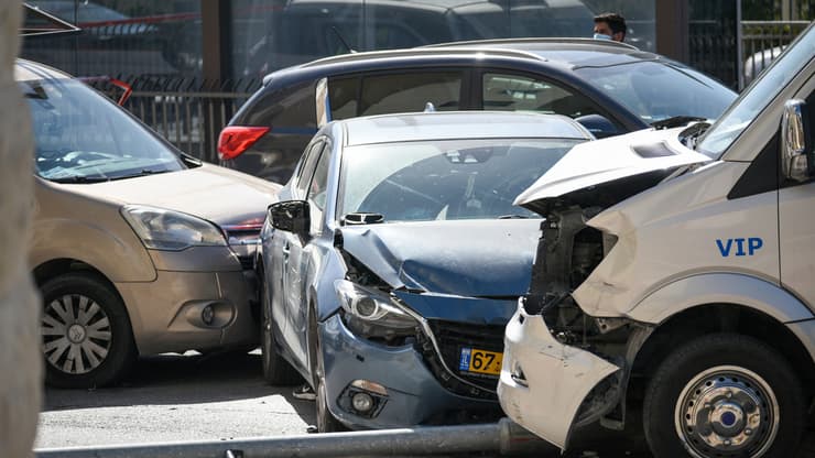 זירת התאונה בצומת דרך חברון- צבי נוימן בירושלים