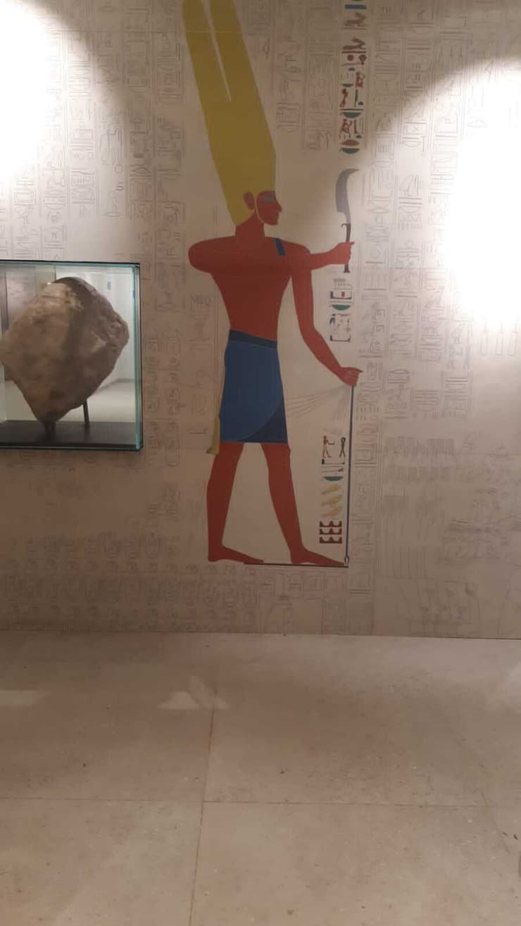 מצבת שישק מלך מצרים במרכז המבקרים החדש בתל מגידו