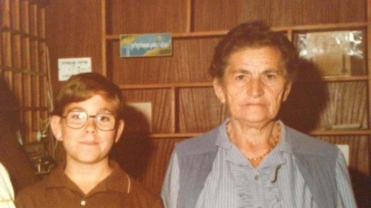 גלעד ארדן בילדותו עם סבתו רחל