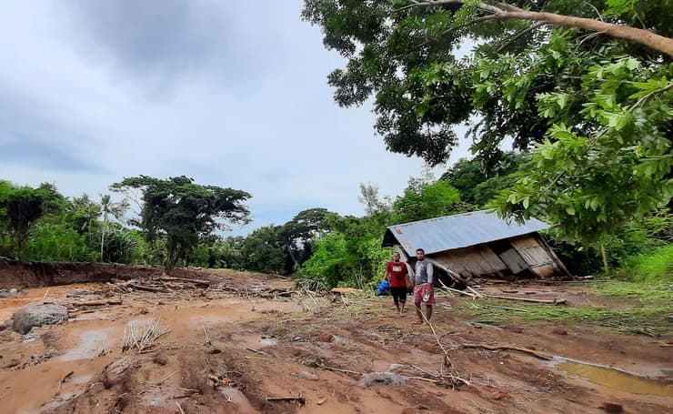 נזקי הסופה באינדונזיה ומזרח טימור. "לא יחזרו לגור כאן"  