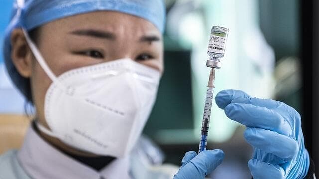 ''אין סיכוי שמדען סיני יכול היה להביע את עמדתו' האמיתית''. חיסון קורונה בווהאן