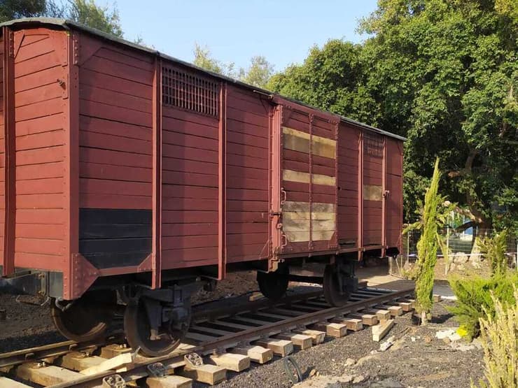 קרון רכבת מהשואה שמוצב בניר גלים