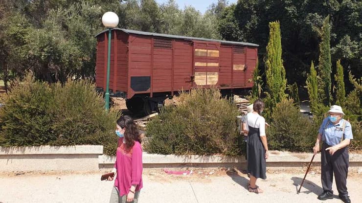 קרון רכבת מהשואה שמוצב בניר גלים