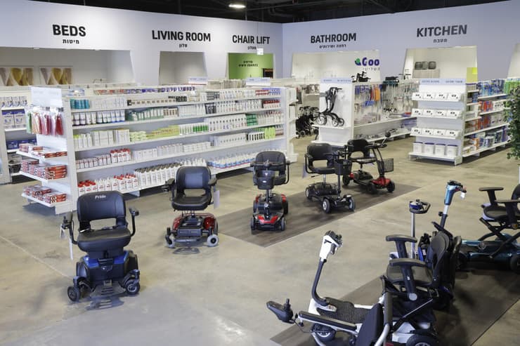 אולם התצוגה של גוד לייף (צילום: מנחם עז) реклама гуд лайф ОДНОРАЗОВО