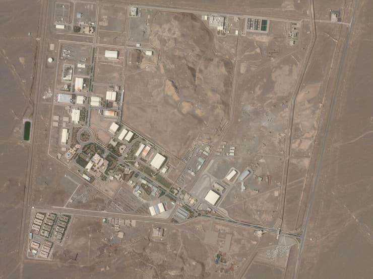 איראן מתקן העשרת אורניום נתנז גרעין תמונת לוויין מ 7 אפריל שזה 4 ימים לפני הדיווח על תקלת חשמל