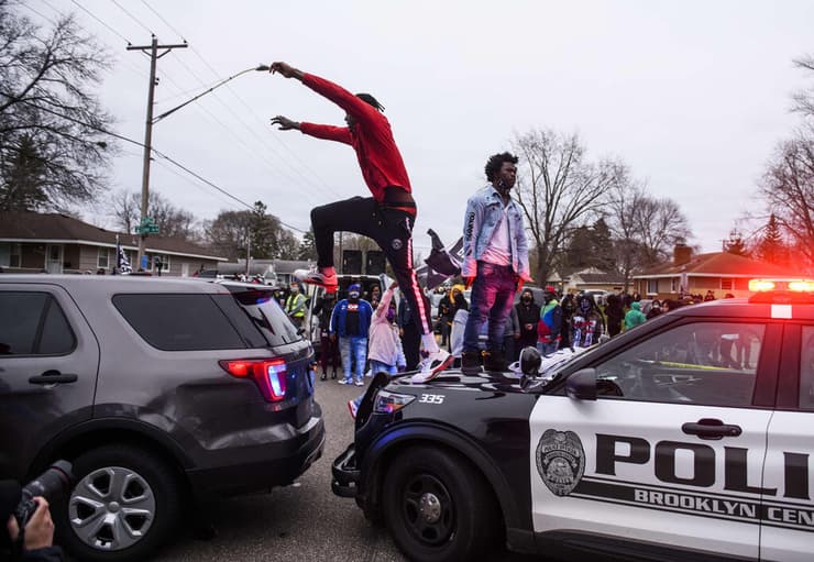ארה"ב ברוקלין סנטר מינסוטה עימותים בין שוטרים ל מפגינים שוטר ירה למוות ב צעיר שחור דונטה רייט