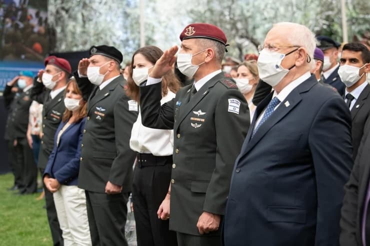 הנשיא ריבלין והרמטכ"ל כוכבי בטקס חלוקת תעודת הצטיינות לחיילים