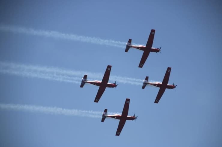 מטס חיל האוויר עובר מעל תל אביב