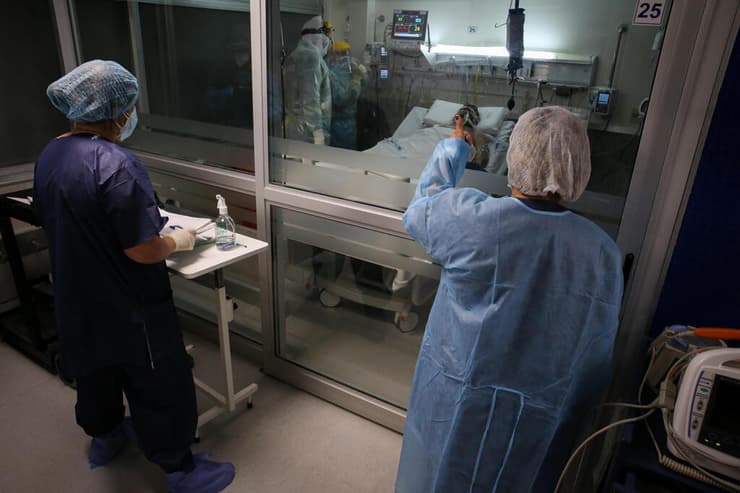 אורוגוואי מונטבידאו בית חולים מטפלים ב חולי קורונה ב טיפול נמרץ