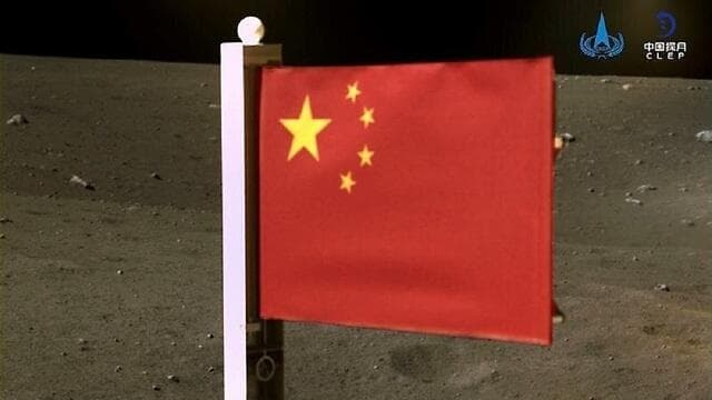 דגל סין על הירח