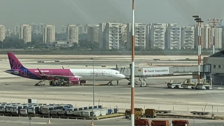 נחת לראשונה בישראל: מטוס וויזאייר אבו דאבי