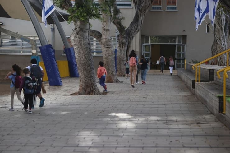 התלמידים חוזרים לפעילות מלאה בבית הספר גבריאלי בתל אביב