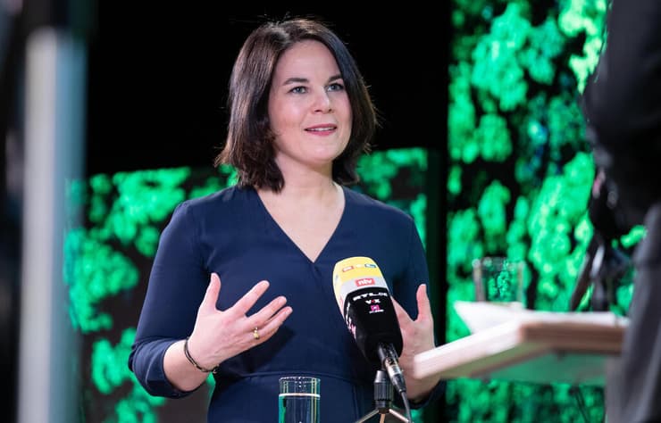 אנלינה ברבוק מנהיגת הירוקים ב גרמניה מתמודד לתפקיד ה קנצלר 