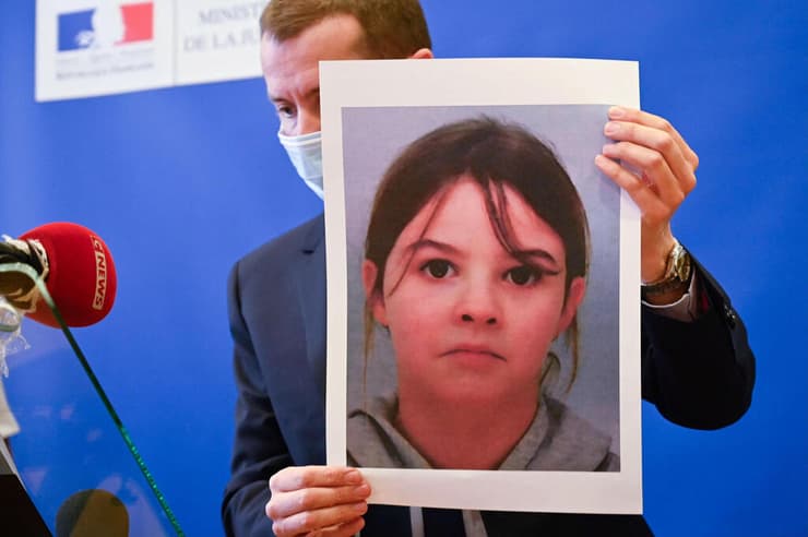  מסיבת עיתונאים של התביעה ב צרפת בנוגע ל מיה מונטמג'י ילדה שנחטפה על ידי אמה ואותרה אחרי חמישה ימים מעבר לגבול השווייצרי