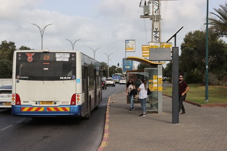 תחנת אוטובוס בראשון לציון שבה עובר קו 129