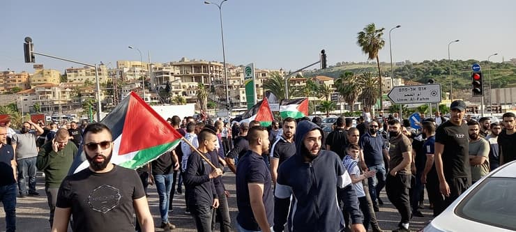 מפגינים בעיר אום אלפחם כהזדהות עם תושבי מזרח ירושלים ומסגד אלאקצא