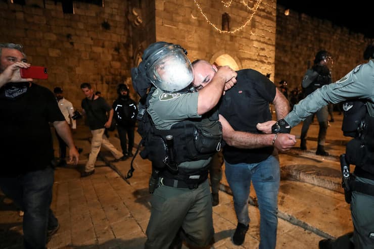 עימותים עם מפגינים במזרח ירושלים בהם מספר עצורים ושוטר שנפצע