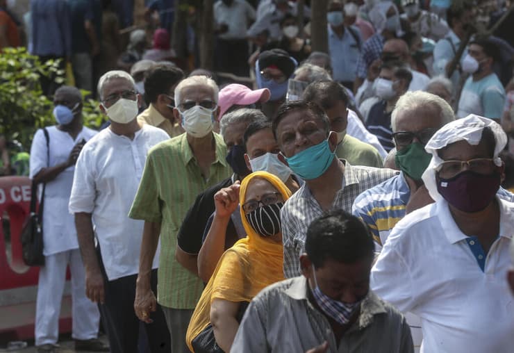 תור ל חיסון ב מומבאי הודו קורונה