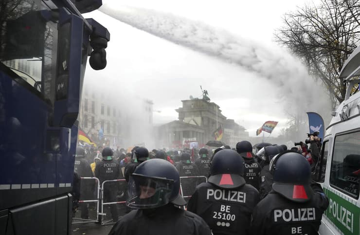 עימותים ב הפגנות נגד ה סגר גרמניה ברלין ב 2020