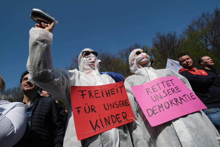 הפגנות נגד ה סגר ברלין גרמניה 