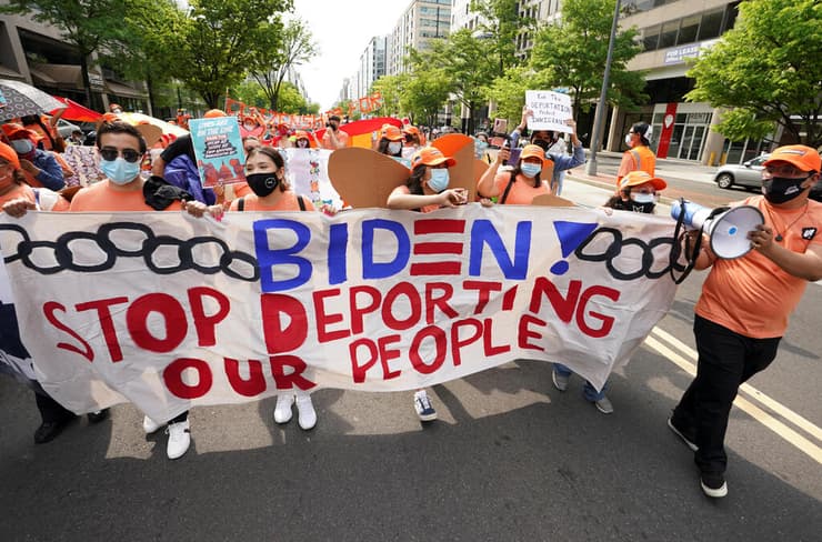 מפגינים נגד גירוש מהגרים בוושינגטון