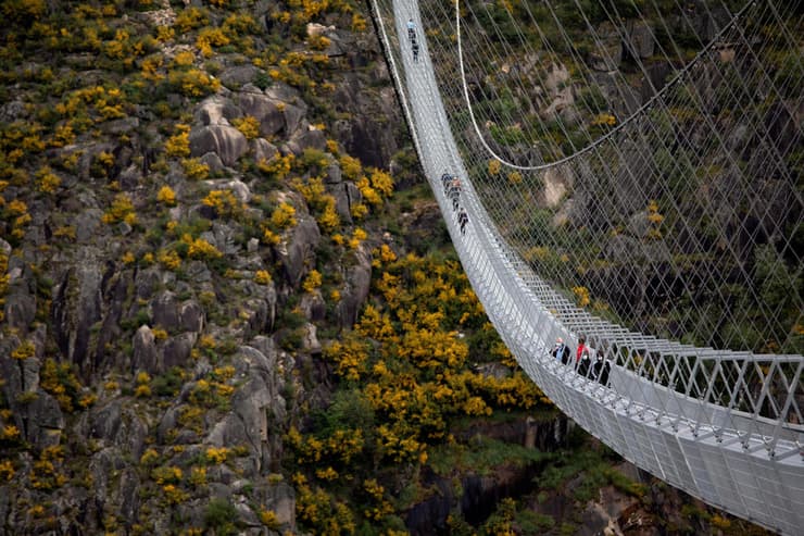 הגשר התלוי הארוך בעולם