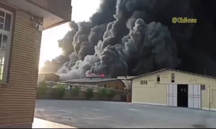 שריפה במפעל תעשיות כימיות בעיר קום באיראן