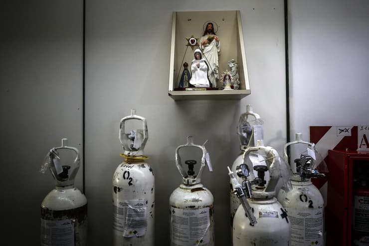 ארגנטינה גל קורונה בלוני חמצן יחידה לטיפול נמרץ