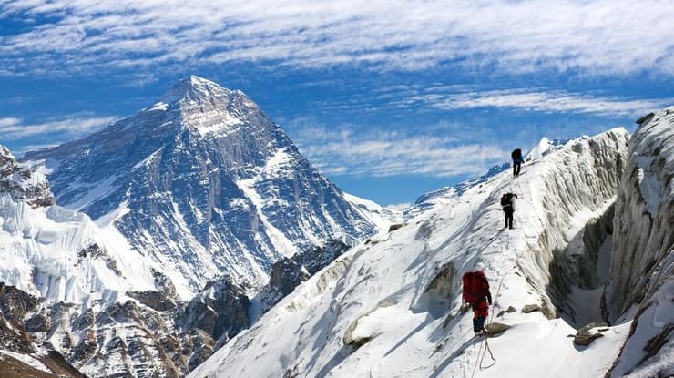 יותר מעשרת אלפים בני אדם טיפסו על האוורסט עד כה