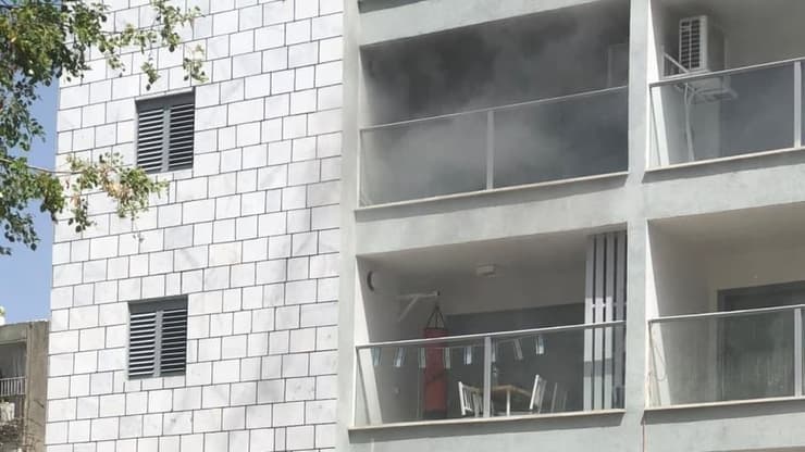 שריפה בבניין דירות בחולון