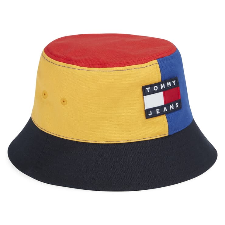 כובע של טומי הילפיגר בפקטורי 54