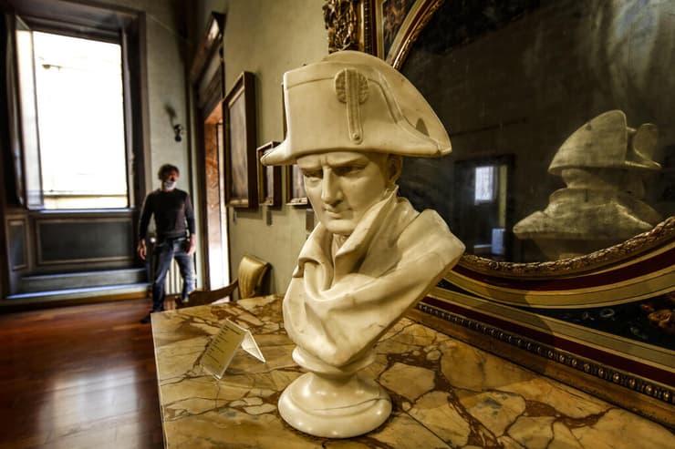 פסל של נפוליאון ב מוזיאון באיטליה