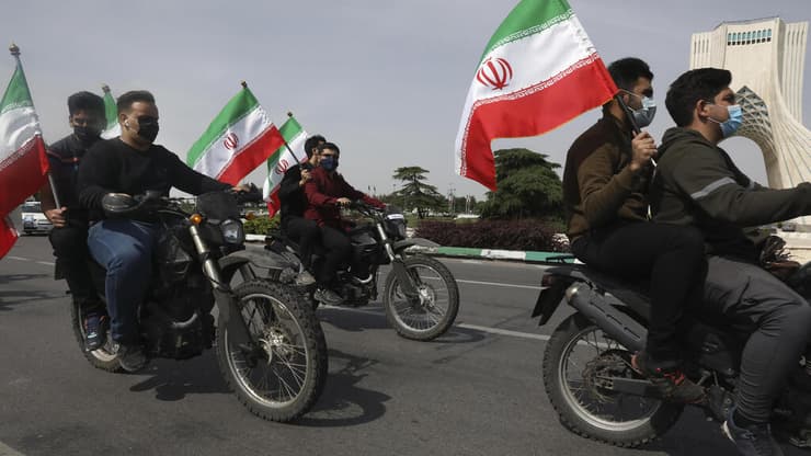 ללא צעדות המוניות. מפגינים באיראן 