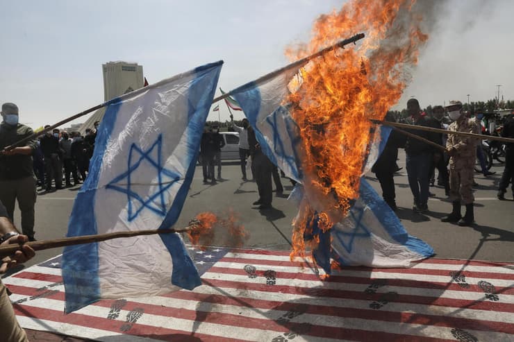שריפת דגלי ישראל כחלקי מאירועי יום ירושלים בטהרן