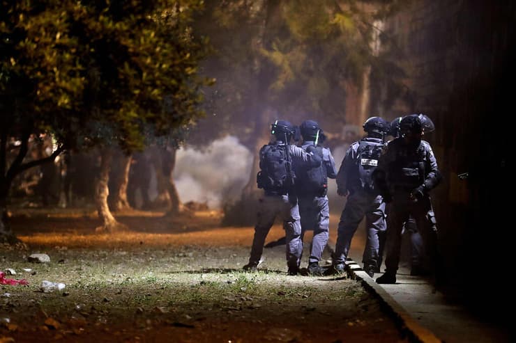 עימותים בין פלסטינים לכוחות משטרה