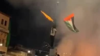 יום ירושלים בלוד: ההמונים מורידים את דגל ישראל ותולים את דגל פלסטין