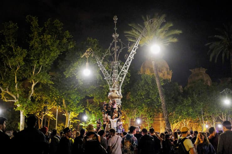 ספרד ברצלונה חגיגות אחרי הסרת הגבלות קורונה