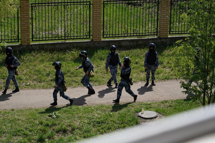 רוסיה קזאן טבח ב בית ספר מספר 175 תלמיד לשעבר רצח מורה ותלמידים