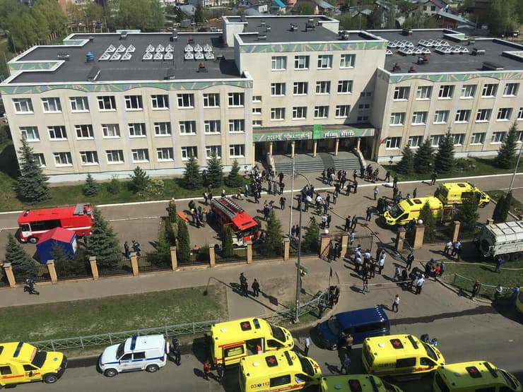 רוסיה קזאן טבח ב בית ספר מספר 175 תלמיד לשעבר רצח מורה ותלמידים