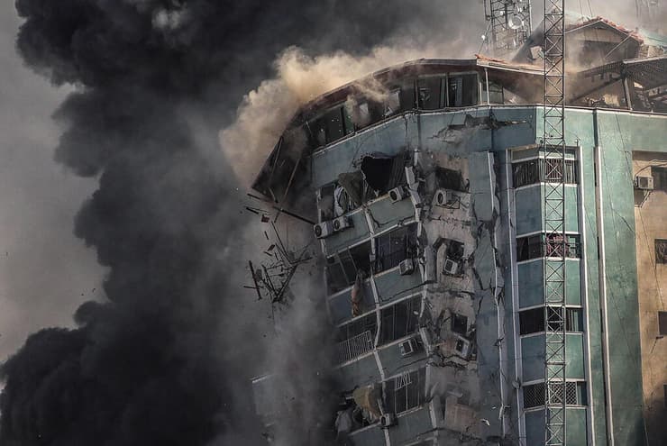 השמדת המגדל בעזה. משרד וגם בית 