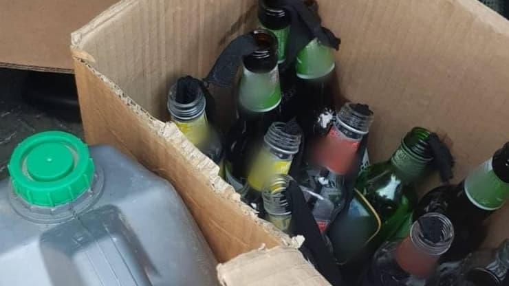 בקבוקי תבערה שנתפסו במסגד בלוד